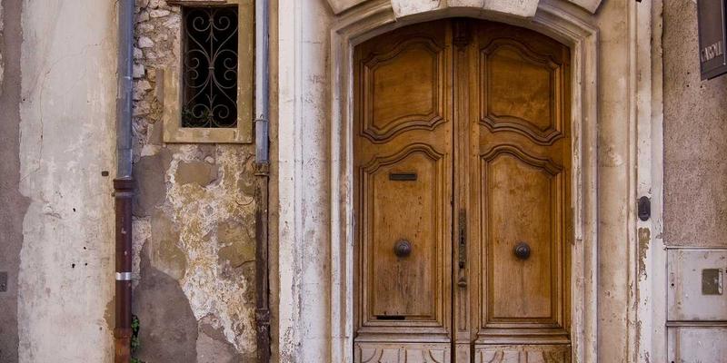 紫色主题旅行新发现：赞兹拉遗址陶器纹饰中的神秘符号体系解读