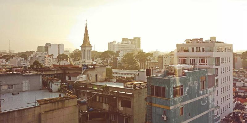 追寻紫色石迹：赞兹拉建筑石材来源追踪与主题旅行攻略